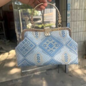 Chinese style embroidered shoulder bag elegant handbag retro small square bag