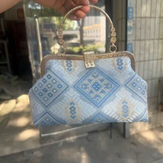 Chinese style embroidered shoulder bag elegant handbag retro small square bag