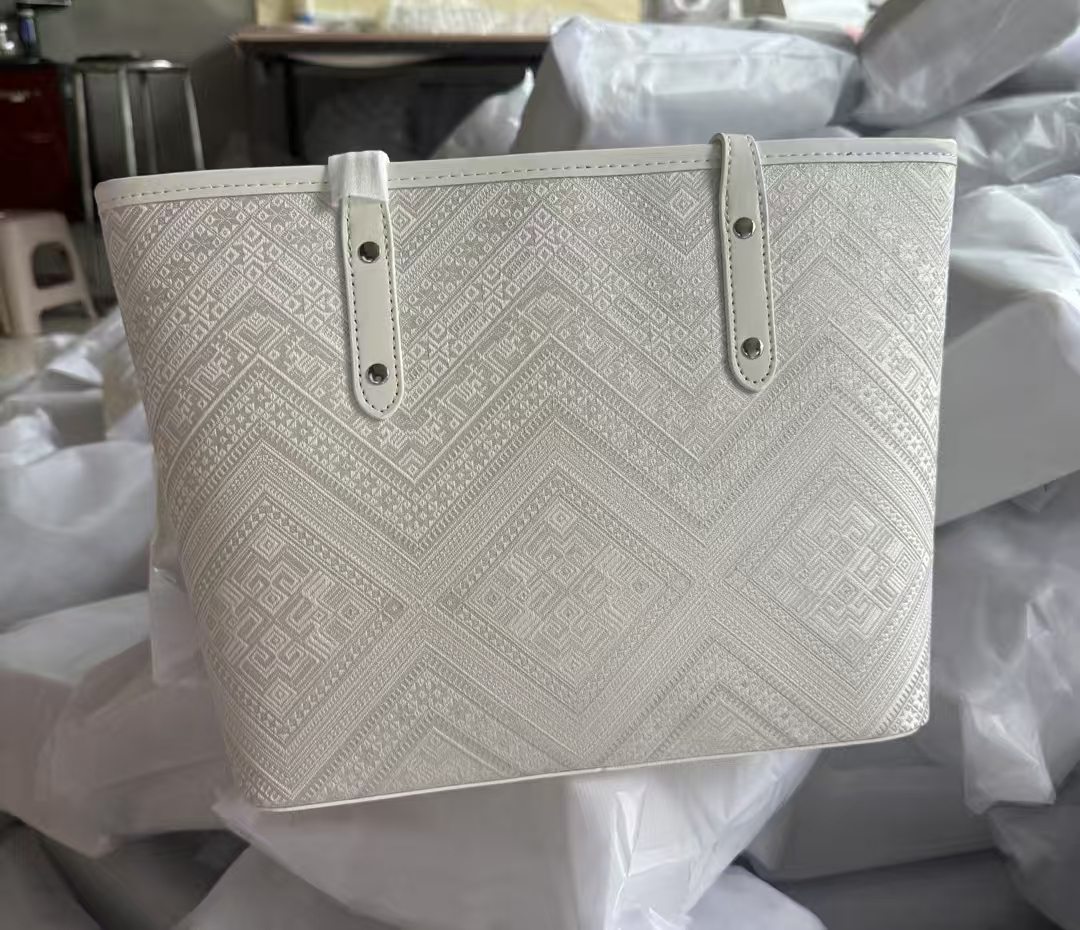 White tote bag