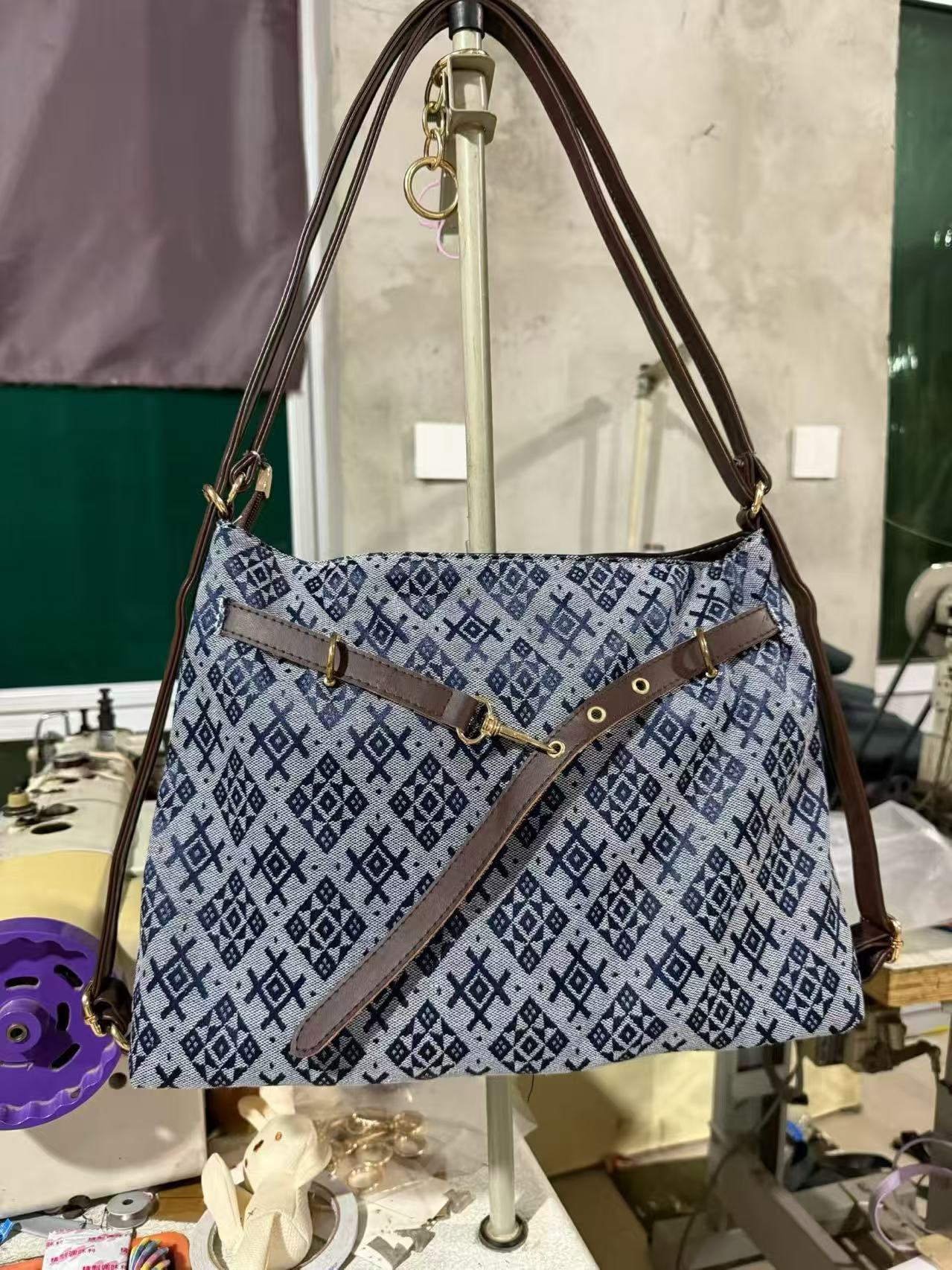 Fashionable Women's Underarm Bag
