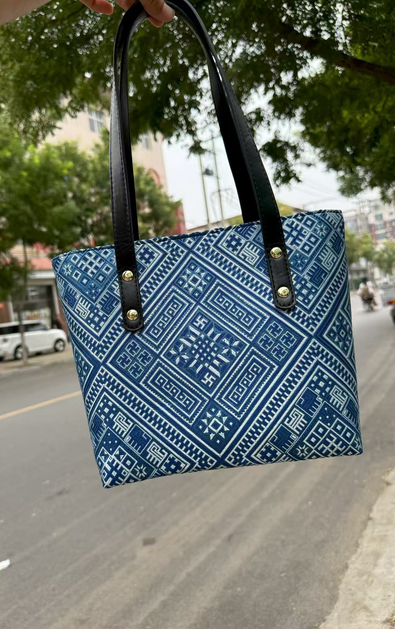 Women's Vintage Blue Geometric Embroidered Tote Bag Large Capacity Canvas Shoulder Handbag Ethnic Style Shopping Bag